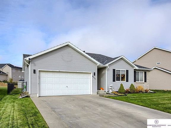 3rd image of 6311 Cornflower Dr