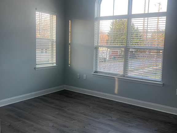 5th image of 28 Wedgefield Dr Unit 307