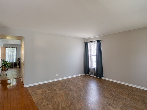 3rd image of 11435 Middletown Ln
