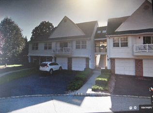 1-2 Vernon Ct, Waldwick, NJ 07463