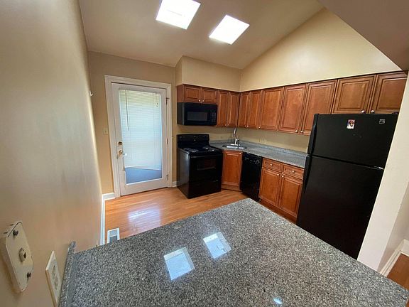 4th image of 3728 Hutton St #1