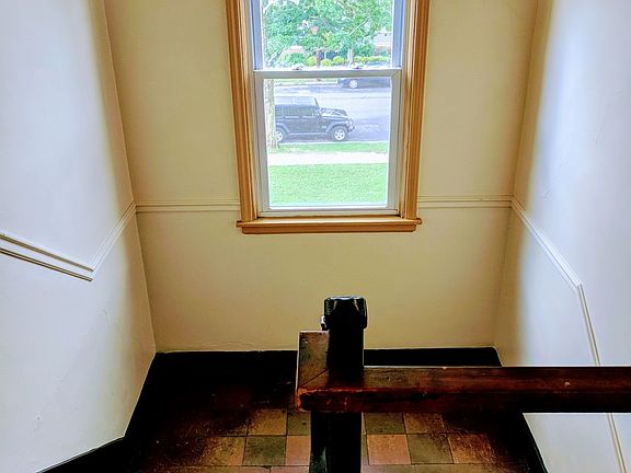 4th image of 2604 Kensington Ave APT 5