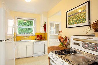 Breakfast Nook :: 1515 Francis Street