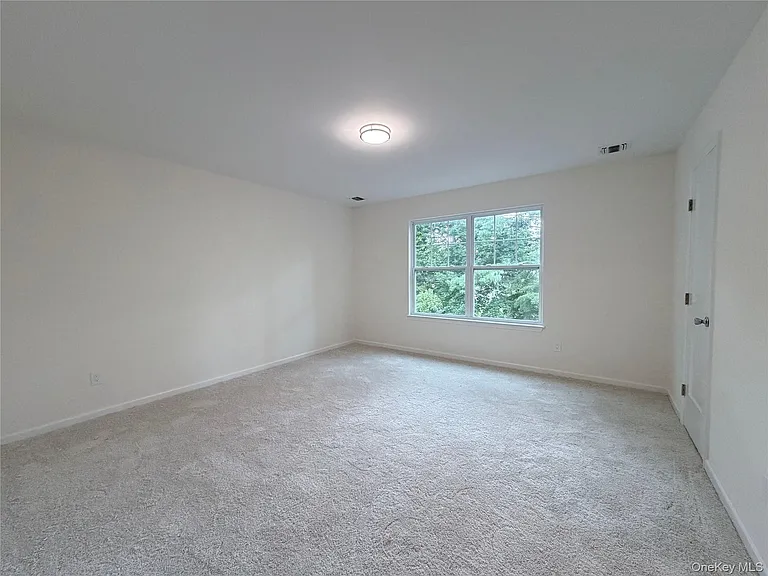 102 Pulaski Rd — Photo 18