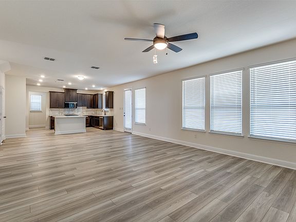 3rd image of 121 Gallegos Dr