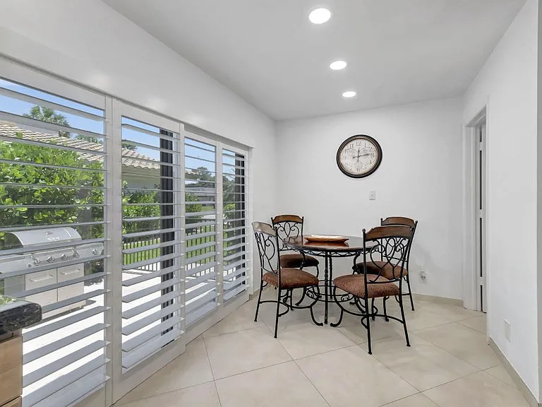 902 Foxpointe Cir — Photo 16
