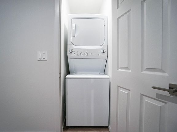 4th image of 4053 W 23rd St APT C