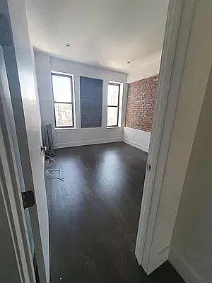 Rented by Brickview NYC Realty NYV LLC | media 8