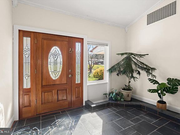 3rd image of 3410 Fielding Rd