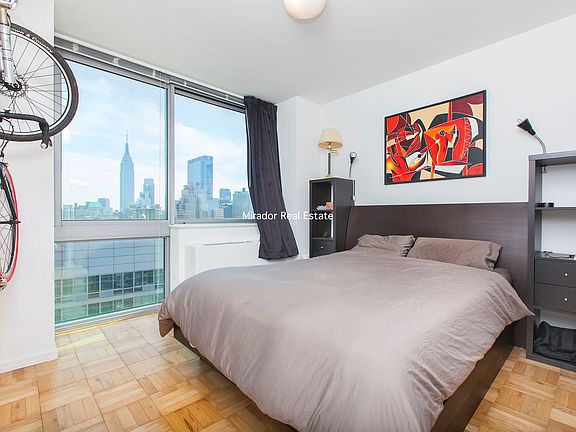 3rd image of 505 W 37th St APT 2704