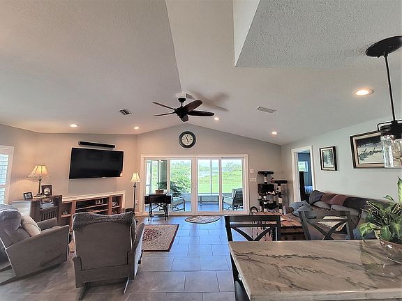 Spacious living room