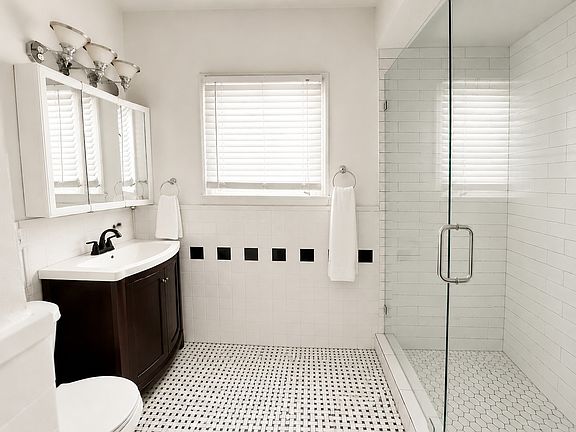 5th image of 2501 Madera St