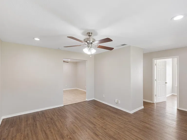 614 Cambridge Dr — Photo 7
