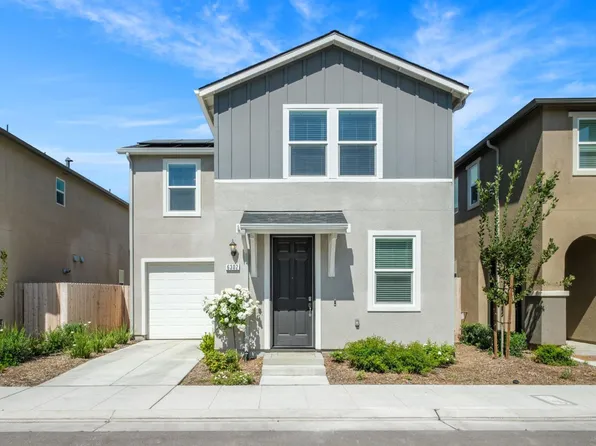 6302 E Moscato Dr, Fresno, CA 93727