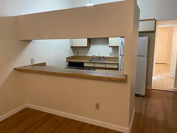 3rd image of 2165 Sandpiper St