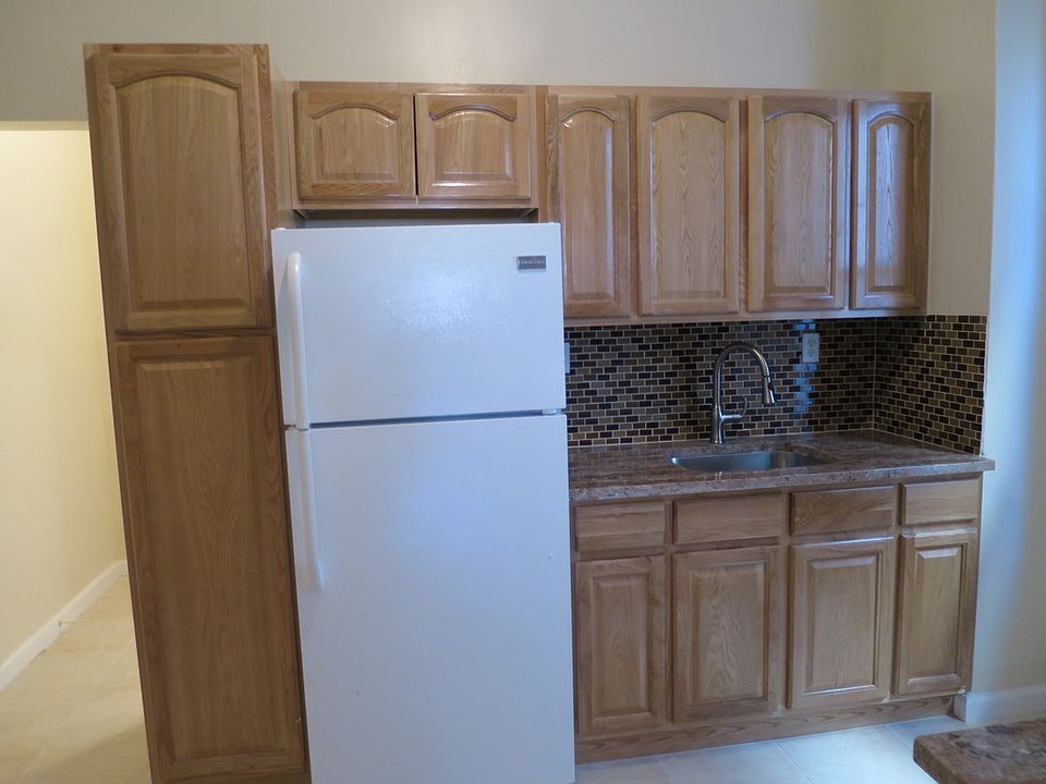 1st image of 2107 38th St APT 1R