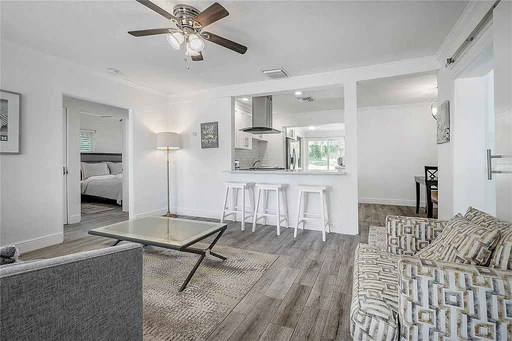 3 bed, 2.0 bath, 1317 sqft, $2,950 — Photo 4