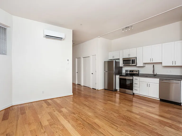 For Rent: Downtown Elegance at 605 Park Ave Your Urban Haven Awaits! — Photo 34