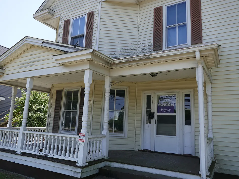 325 W Church St