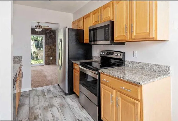 22 Helmsman Ct — Photo 3