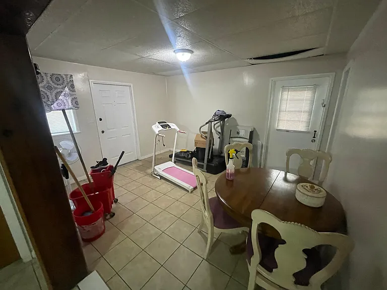 901 S Park Ct — Photo 7