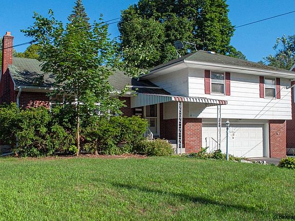 3rd image of 15 Hillcrest Ave