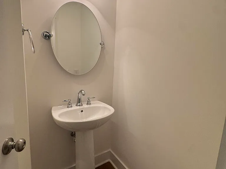 100 Jefferson St — Photo 6