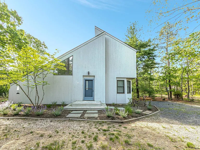 546 Wainscott Northwest Rd — Photo 2