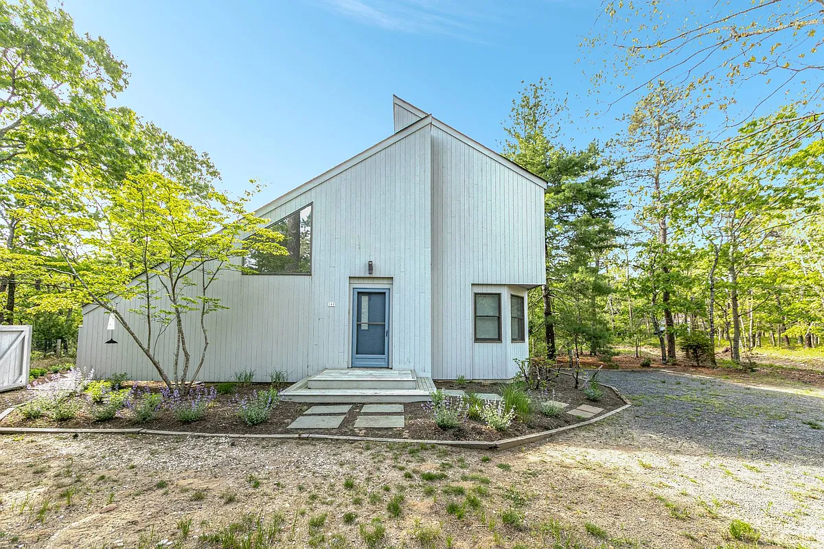Building Photo - 546 Wainscott Northwest Rd