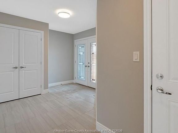 4th image of 1210 Kamloops St