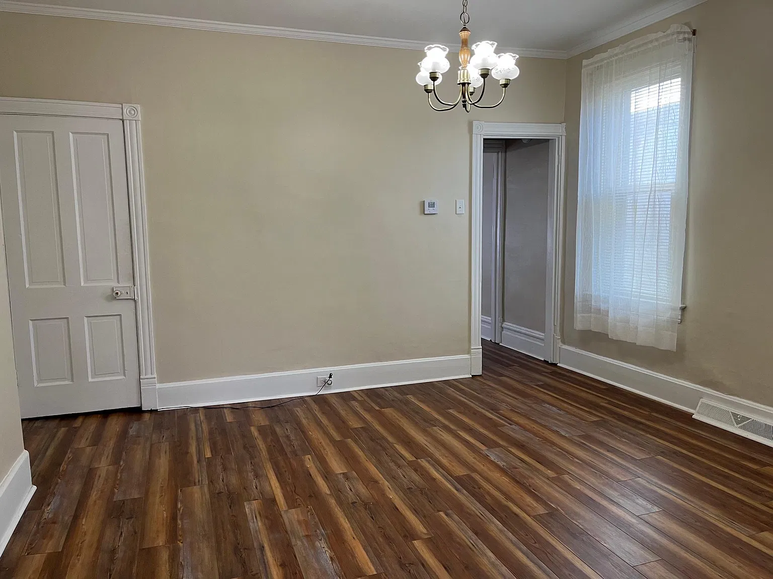 2 bed, 1800 sqft, $900 — Photo 3
