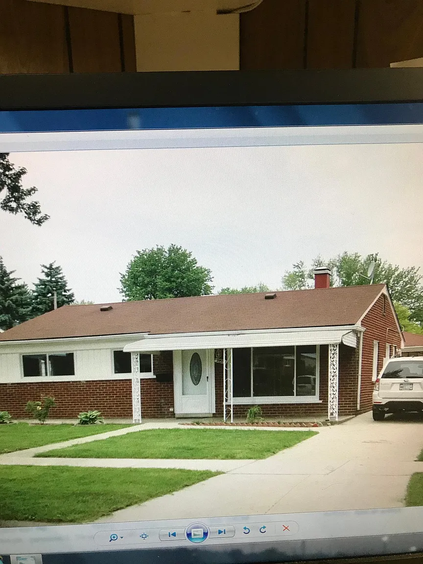 29525 Shirley Ave photo 1