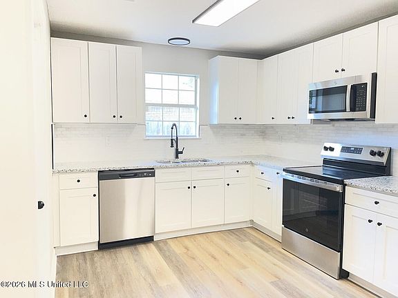 5th image of 908 Orange St