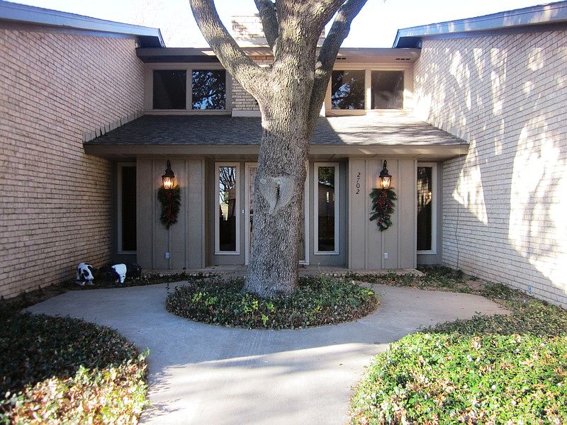 1st image of 2702 Oaklawn Dr