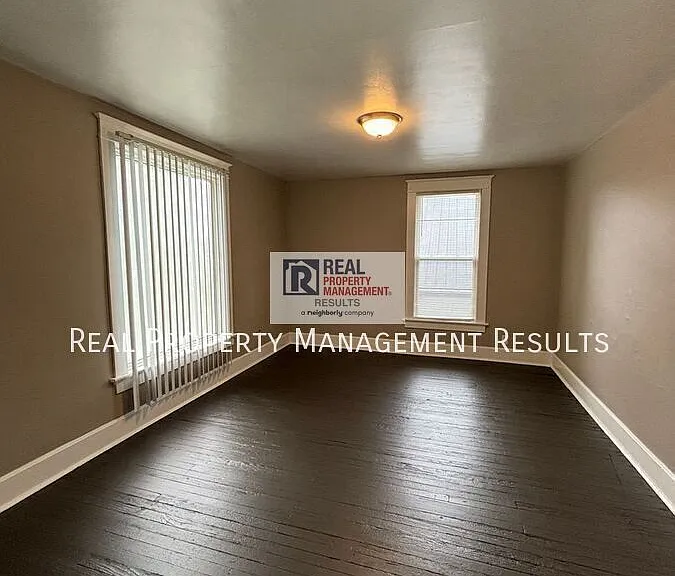 815 E Gum St — Photo 15