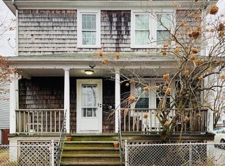 22 Shaws Ln, Bristol, RI 02809