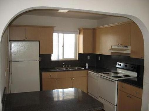 4th image of 940 NE 170th St APT 222