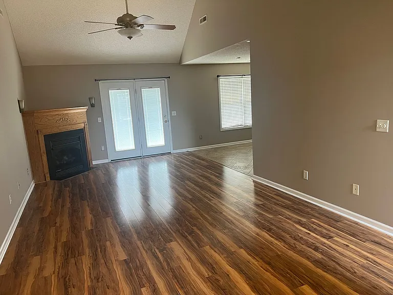 6770 Jj Roberts Dr — Photo 3