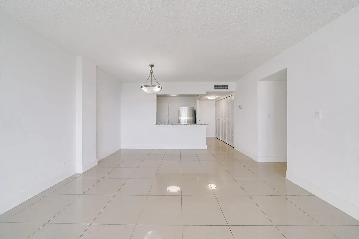Building Photo - 9001 SW 77th Ave #C803