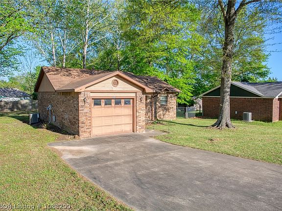 4th image of 104 Grand Maple Dr