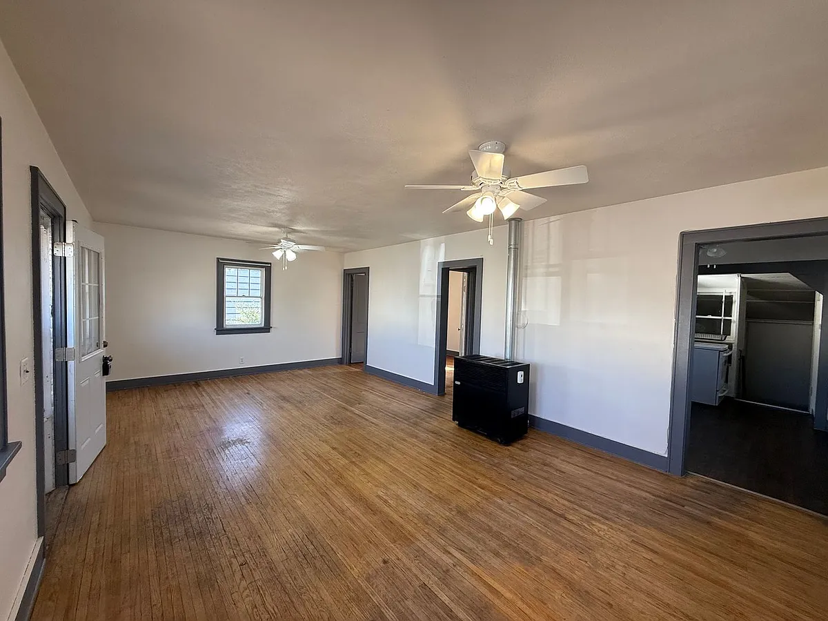 Building Photo - 2115 Avenue F
