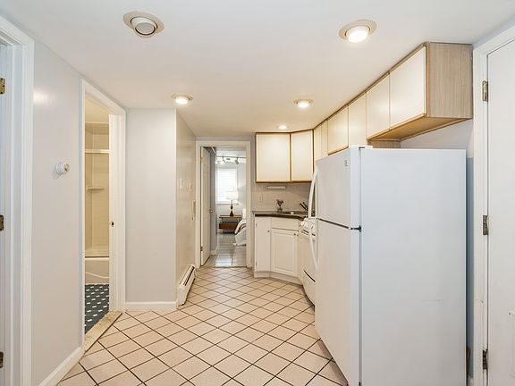 4th image of 225 Montgomery St