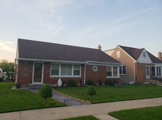 7152 W Keeney St, Niles, IL 60714