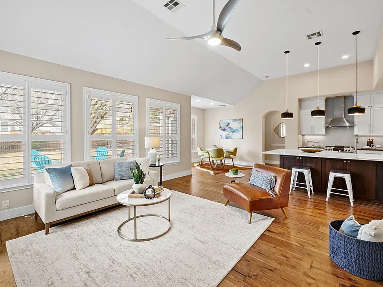 8112 Cobblestone — Photo 17