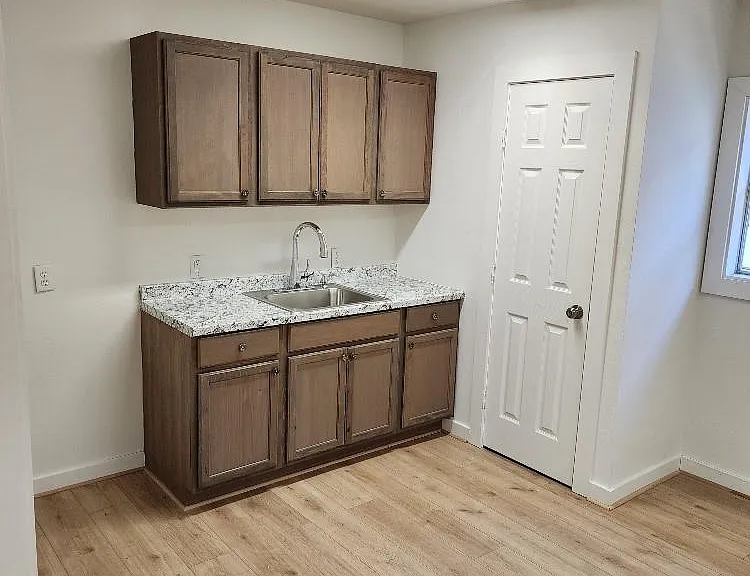 1301 N Avenue H — Photo 15
