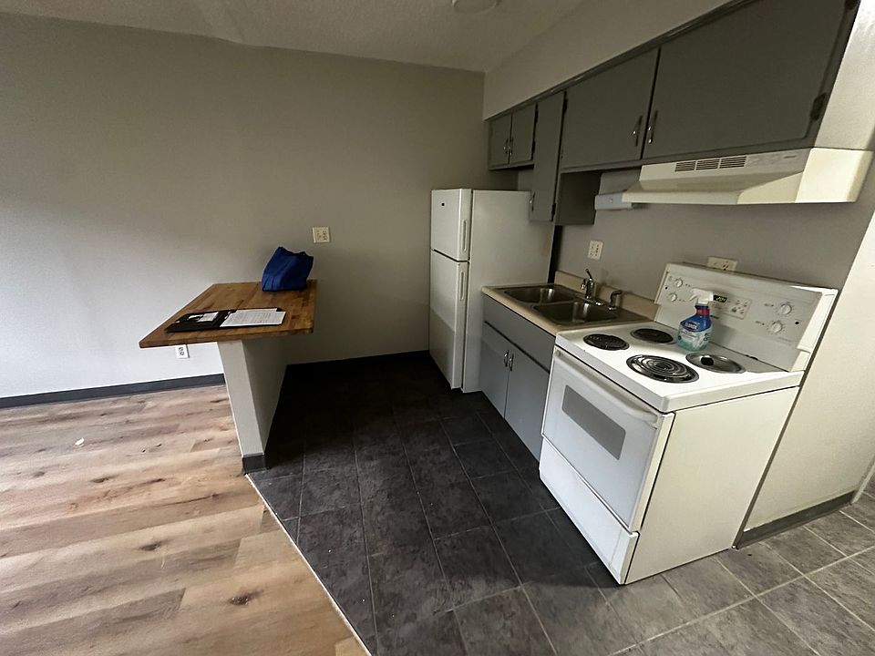 2nd image of 810 Payton Ave APT 31