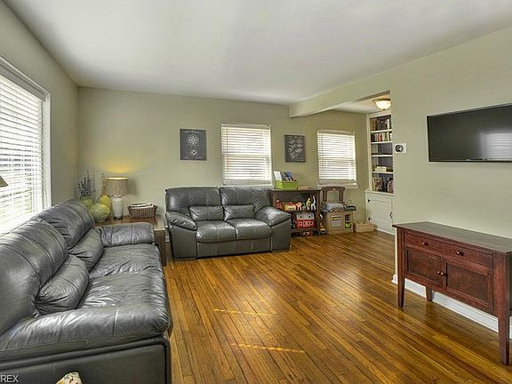 3rd image of 414 Parkside Dr