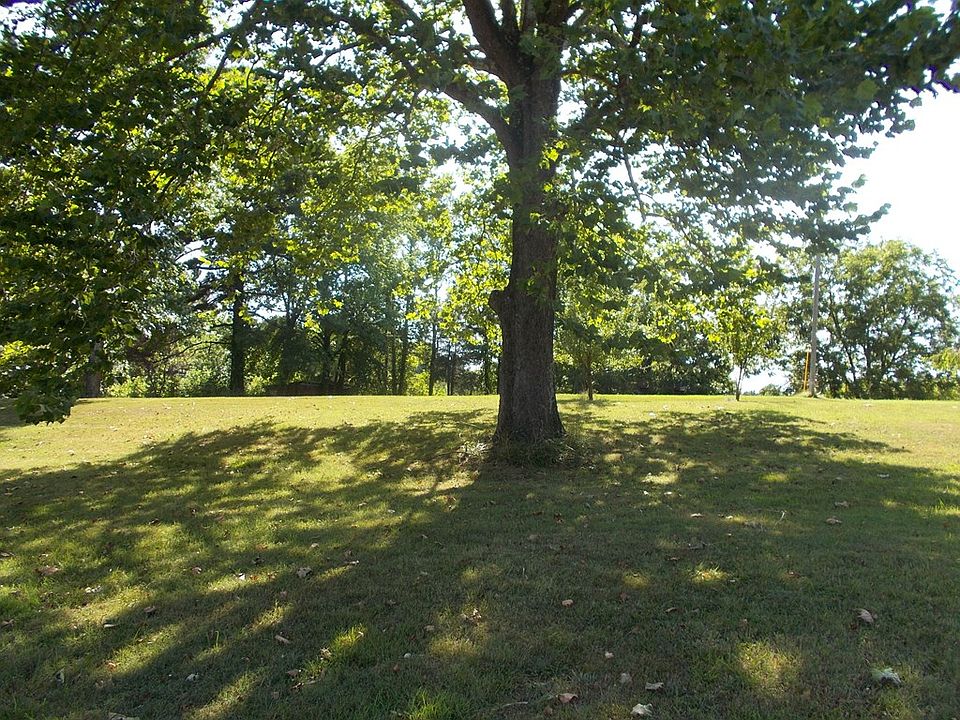 2nd image of 1990 Oakdale Rd