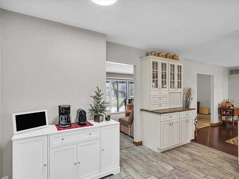 1705 Lake Shore Dr — Photo 13