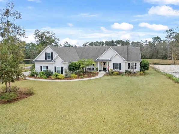 108 Club Dr, Waverly, GA 31565